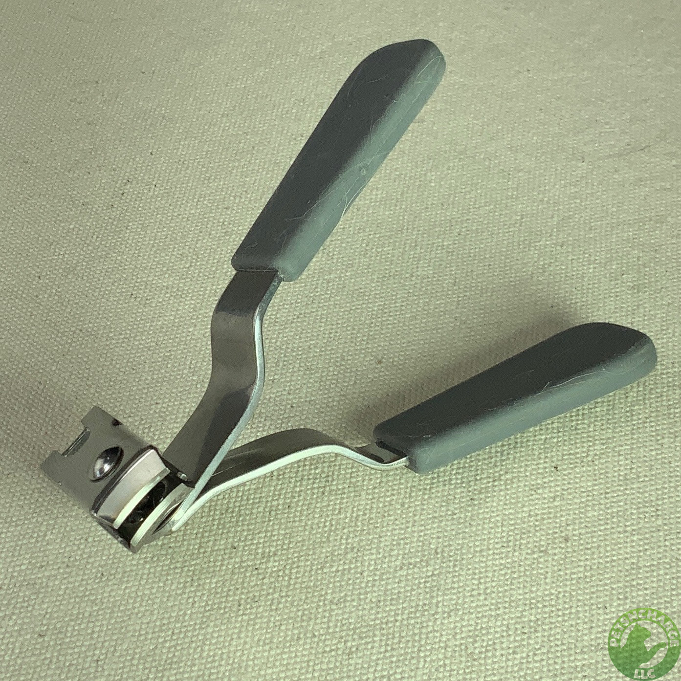 Human toe nail type clippers